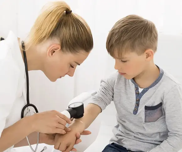 lekarz dermatolog dzięcięcy